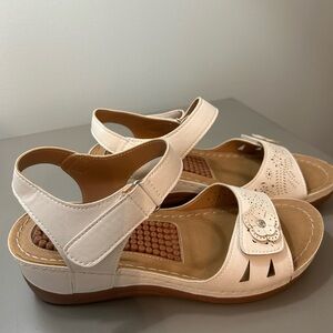 Women’s Comfort Sandals - Cream Adjustable Straps